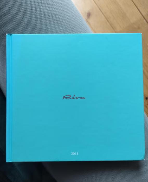 Zeldzame 2011 catalogus fotoboek van Riva boten, Boeken, Ophalen of Verzenden, Zo goed als nieuw