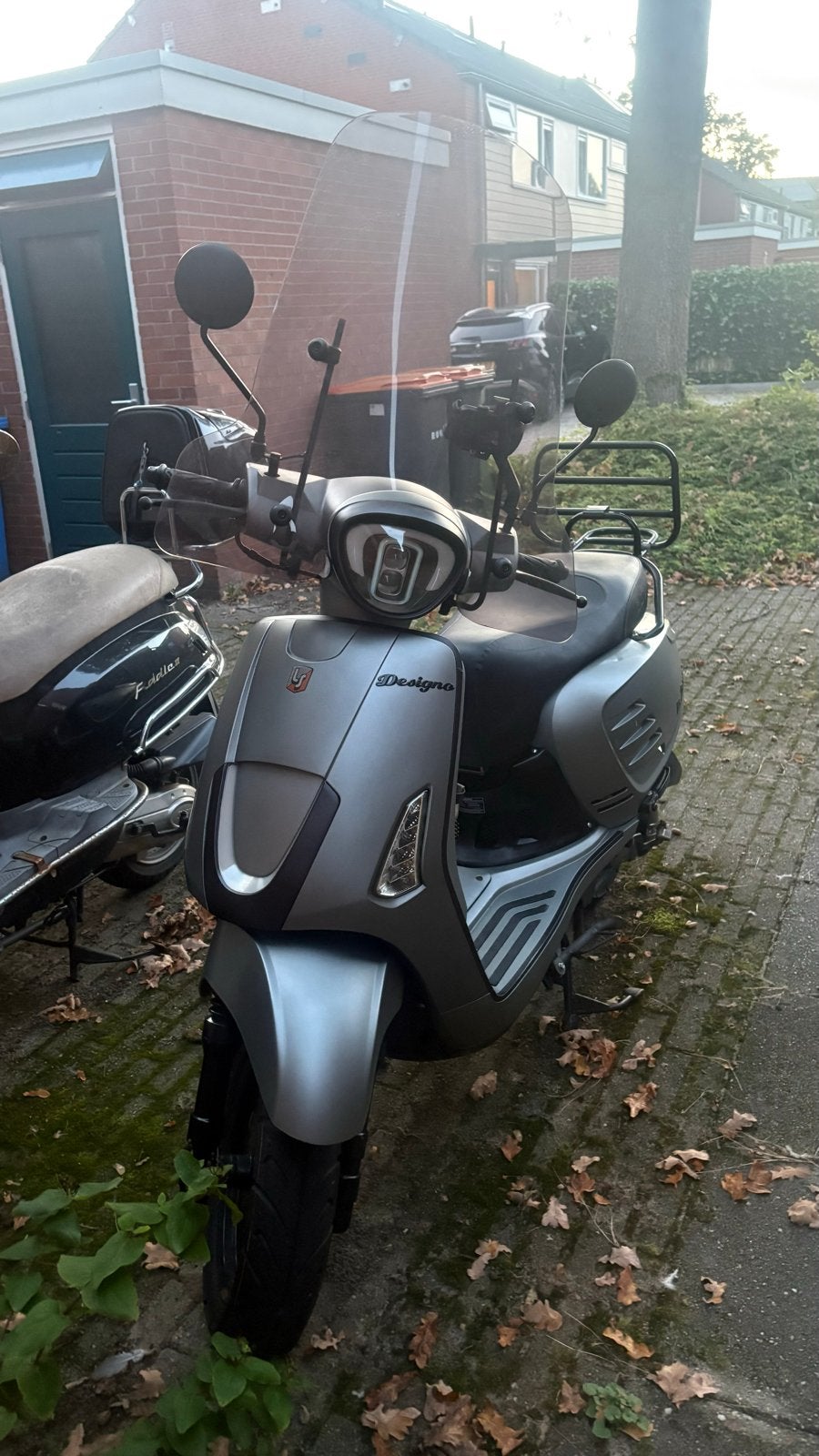 scooter met alarm en afstandsbedieningstarten heel netjes, Fietsen en Brommers, Ophalen, Gebruikt, Overige modellen, Benzine