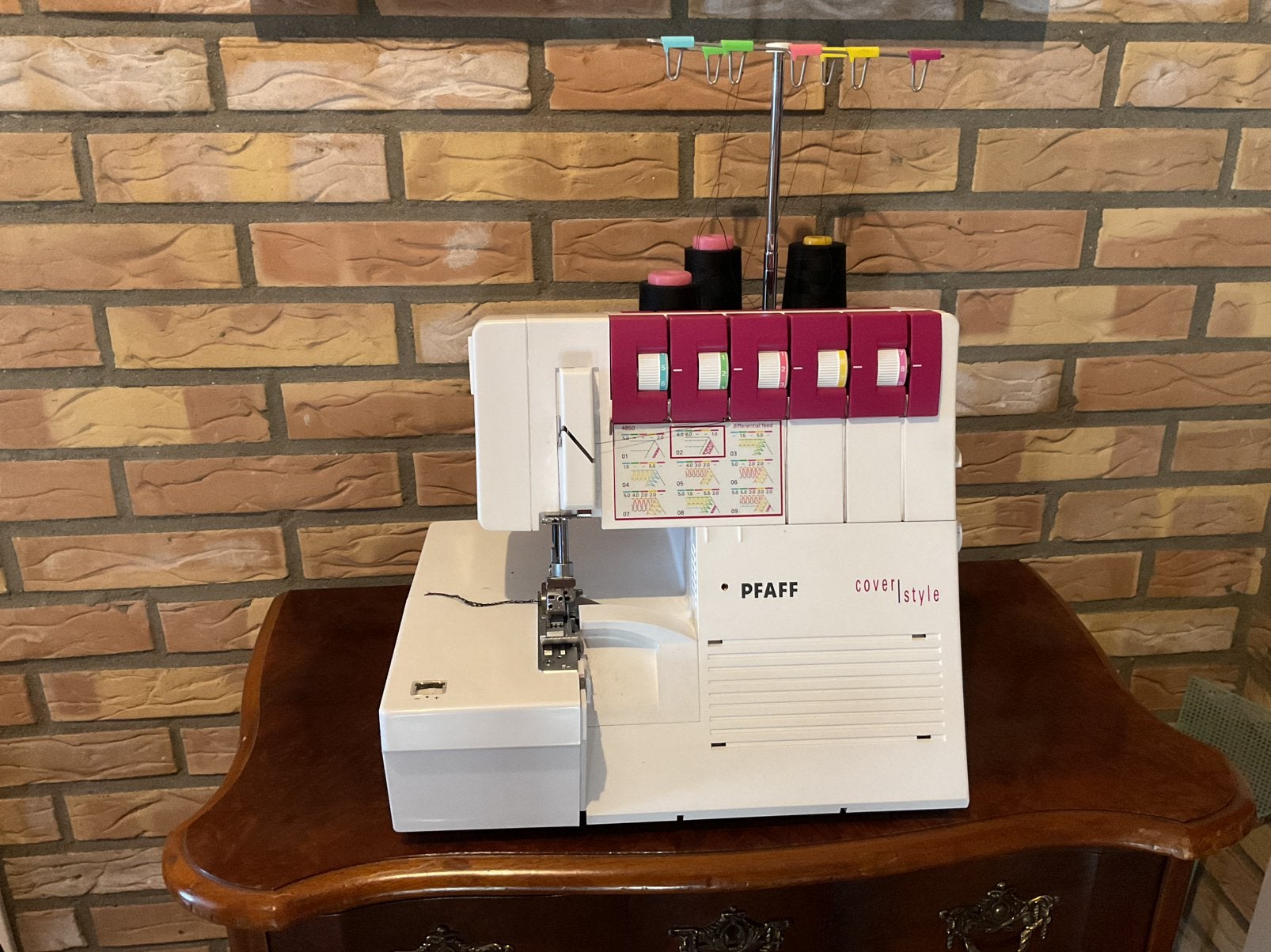 OVERLOCK EN COVERLOCK, 2 IN 1, Ophalen, Zo goed als nieuw, Lockmachine, Pfaff