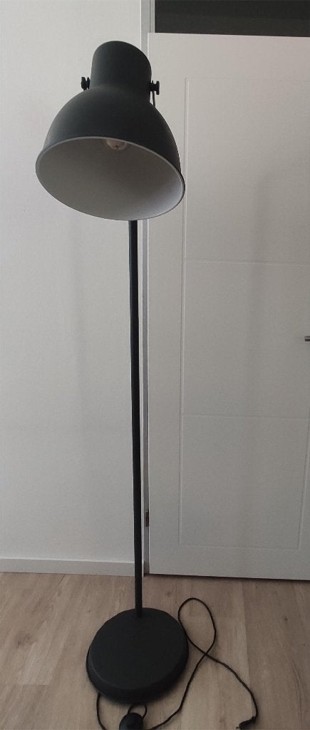 industriële staande lamp ikea, Ophalen, E27 (groot), Zo goed als nieuw, Metaal
