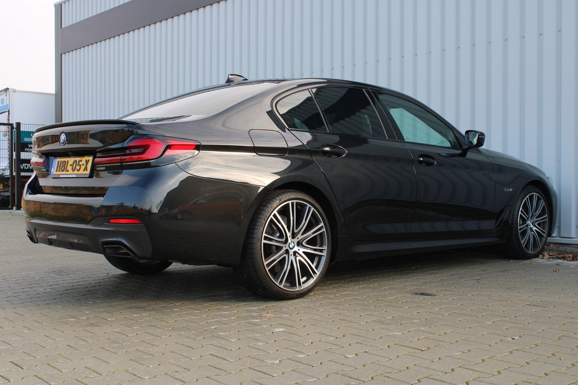 BMW 5 Serie 545e xDrive M-sport black edition | Incl. 12 maa, Auto's, BMW, Automaat, 12 maanden, Gebruikt, 394 pk