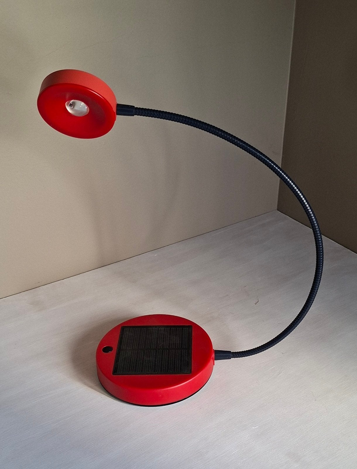 IKEA Sunnan Solar Bureaulamp Rood - Nicolas Cortolezzis, Ophalen, Gebruikt, Rood, IKEA