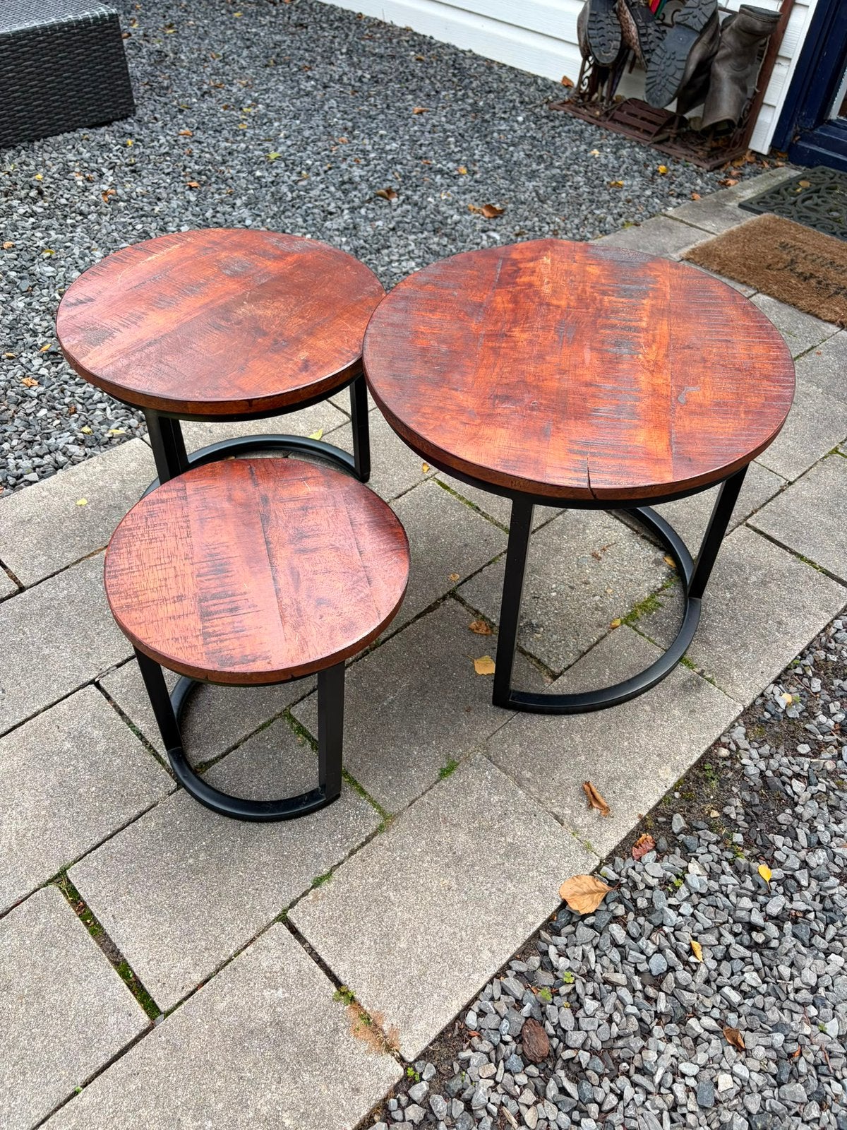 3 Bijzettafels mango houtenblad & zwart metalen onderwerk, Huis en Inrichting, Tafels | Bijzettafels, Ophalen, Minder dan 45 cm