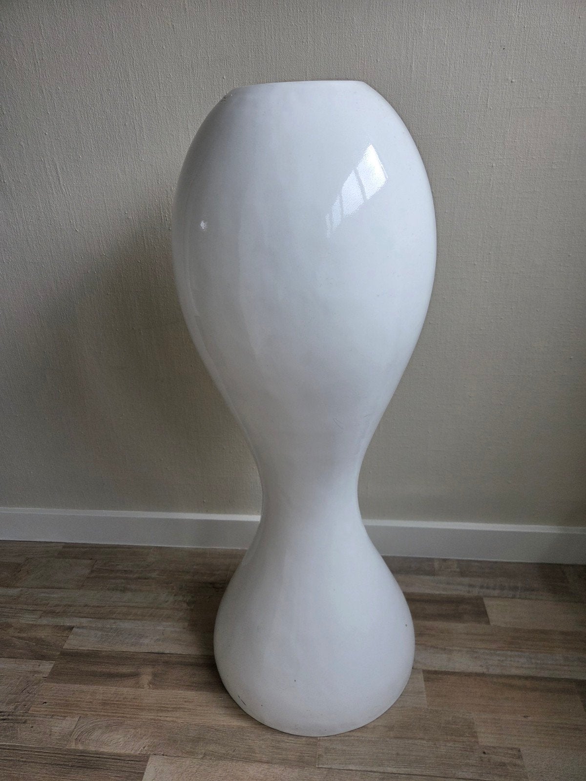 Witte design vaas van Bob Bijzondere Binnenhuisaccessoires, Ophalen, Overige materialen, Wit, Zo goed als nieuw