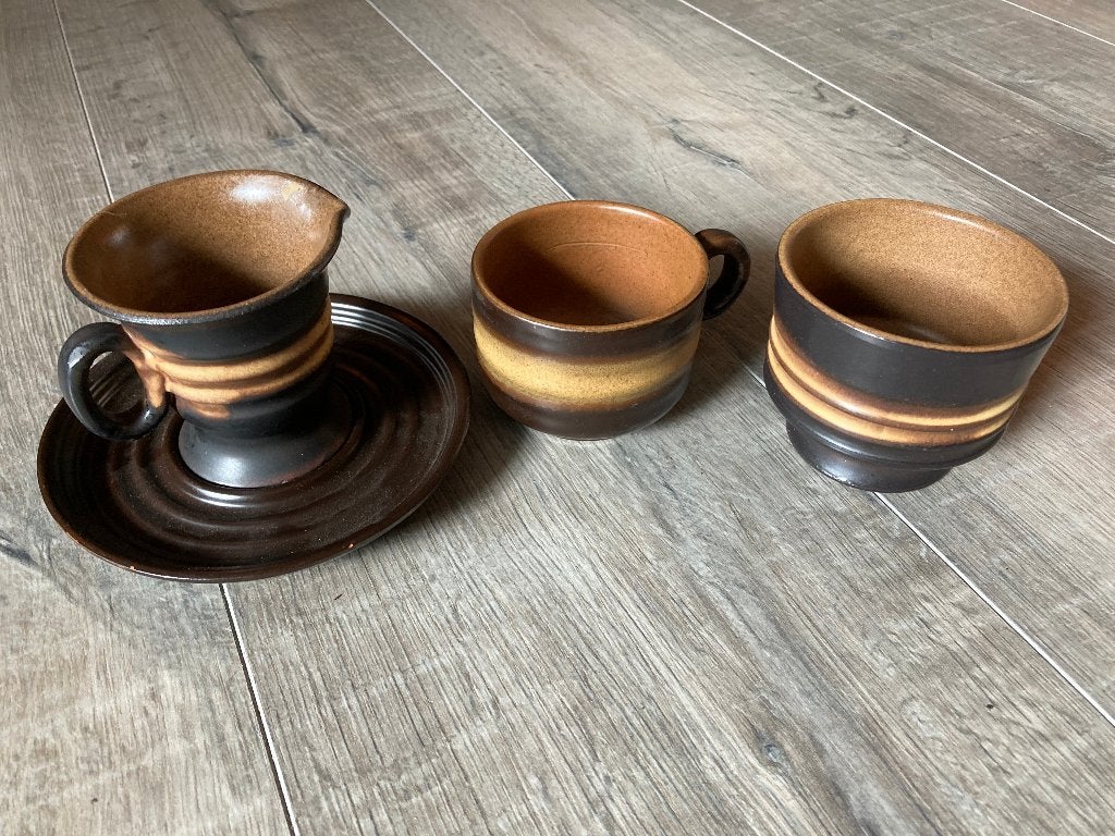 Vintage retro matglazuur bruin keramiek kopjes schenkkan mok, Keramiek, Vintage, Ophalen of Verzenden, Zo goed als nieuw