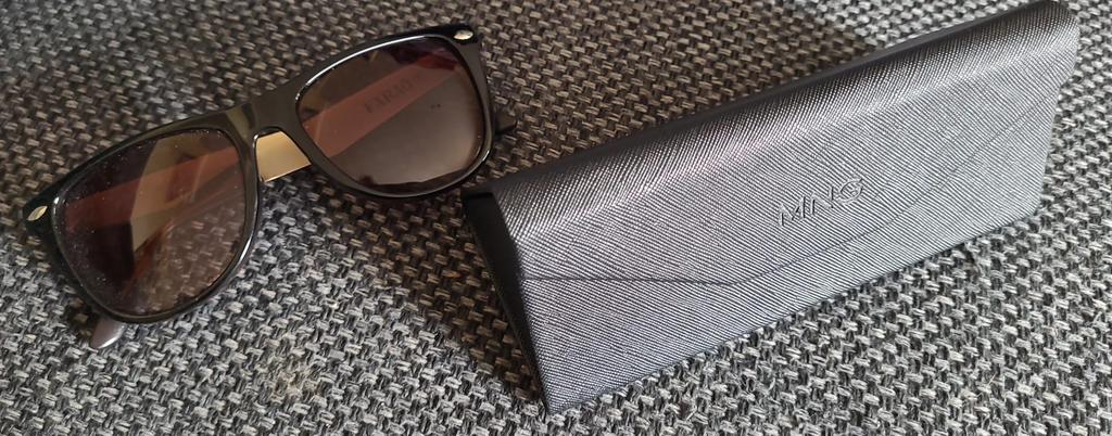 Farao zonnebril sunglasses met houder, Ophalen of Verzenden, Overige merken