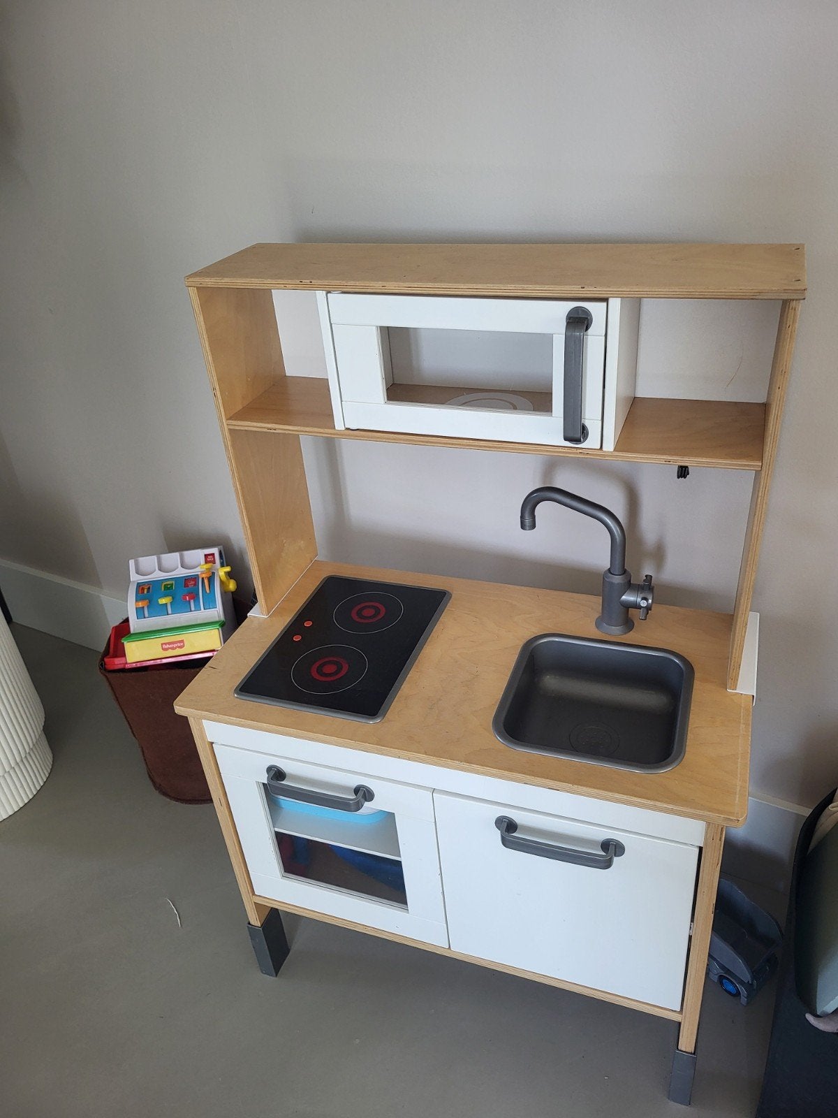 Ikea Duktig kinderkeuken met magnetron en kookplaat, Kinderen en Baby's, Speelgoed | Speelkeukens, Ophalen, Gebruikt, Hout, Speelkeuken