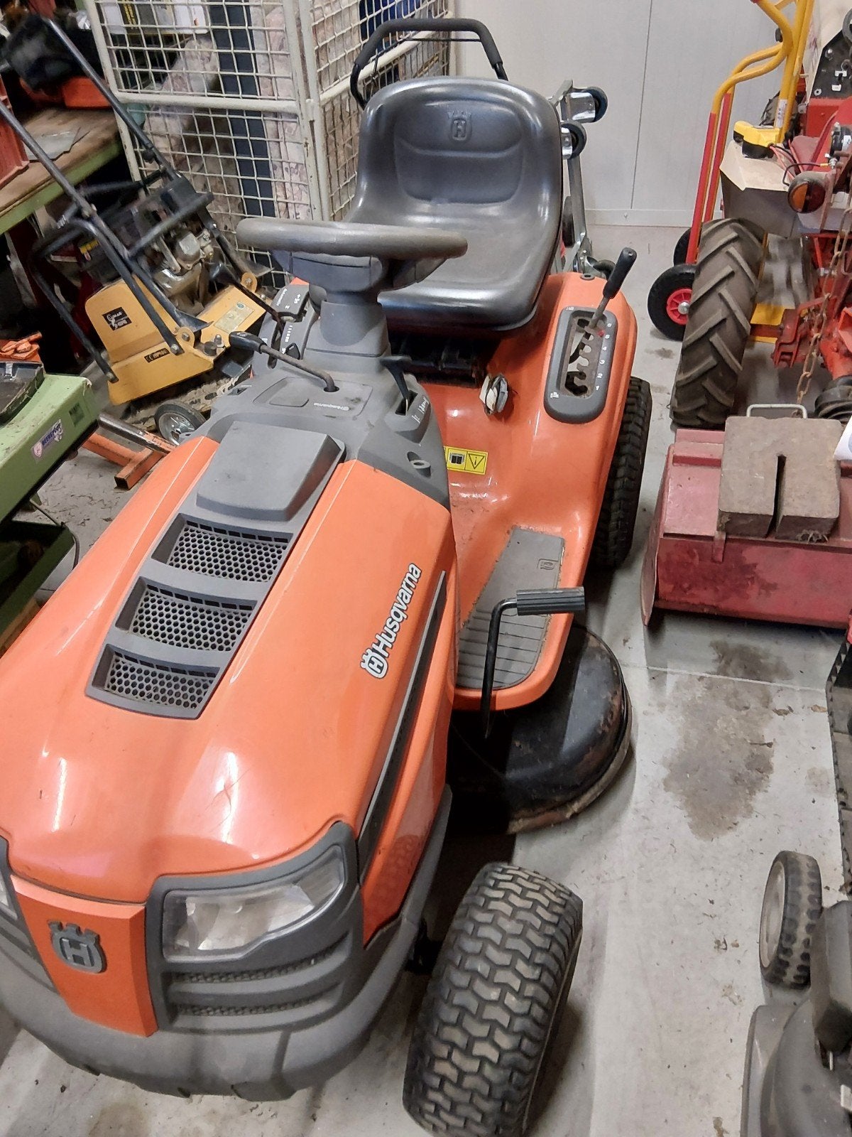 Husqvarna LT 151 zitmaaier zijlosser, Ophalen, Gebruikt, Elektrische starter, 90 tot 120 cm
