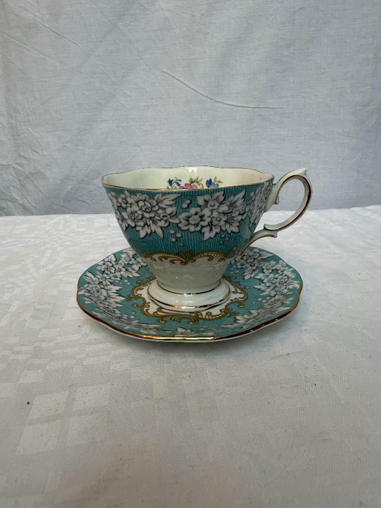 Royal Albert "Enchantment" kop en schotel, Antiek en Kunst, Antiek | Servies los, Ophalen of Verzenden
