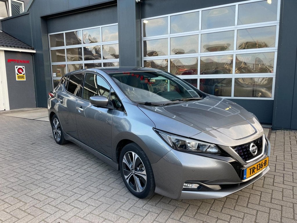 Nissan LEAF N-Connecta 40 kWh Top View / Keyless / Trekhaak., Auto's, Nissan, Adaptive Cruise Control, Gebruikt, 150 pk, Alcantara