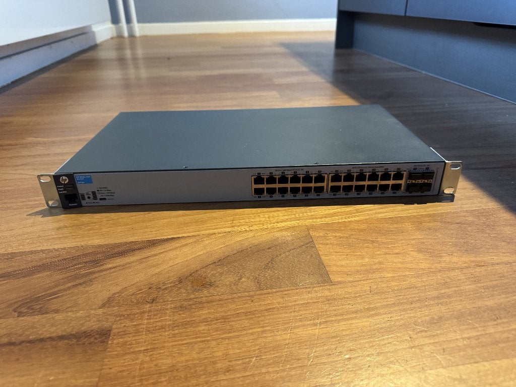 HP 2530-24G Managed Gigabit Switch, Computers en Software, Netwerk switches, Ophalen of Verzenden, Gebruikt