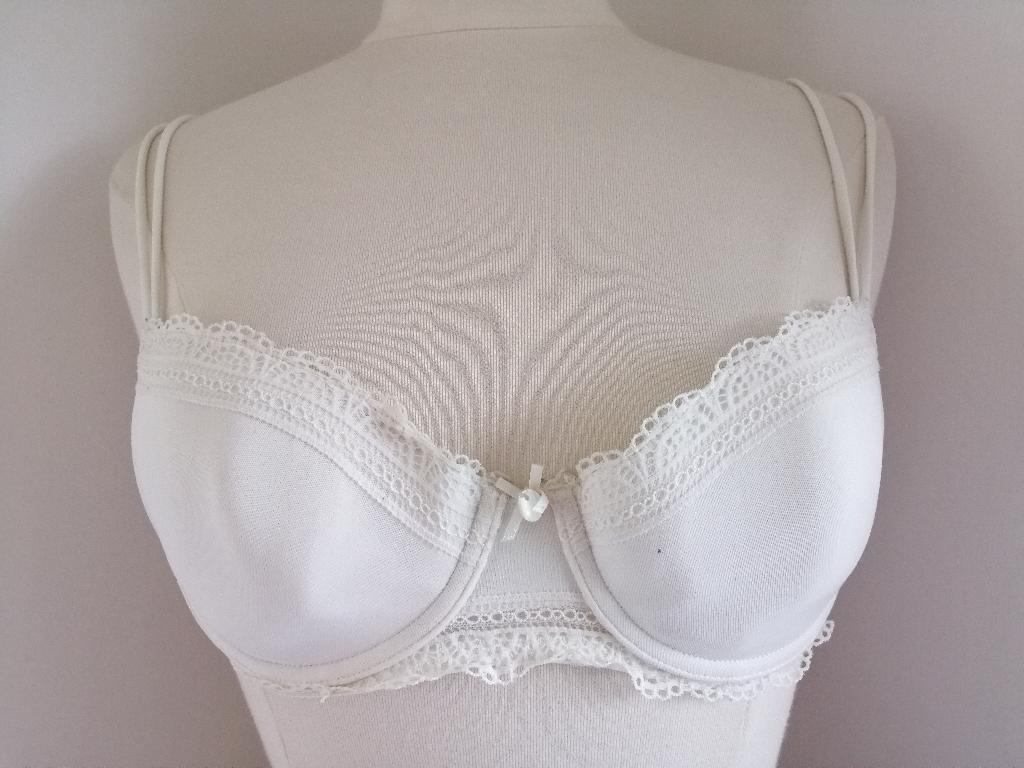 Hunkemöller BH wol wit maat 75C, Hunkemöller, Ophalen of Verzenden, Wit, BH