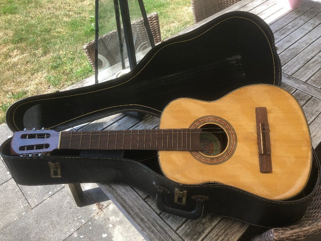 Te Koop: Oude Spaanse gitaar met koffer., Muziek en Instrumenten, Ophalen, Gebruikt, Akoestische gitaar