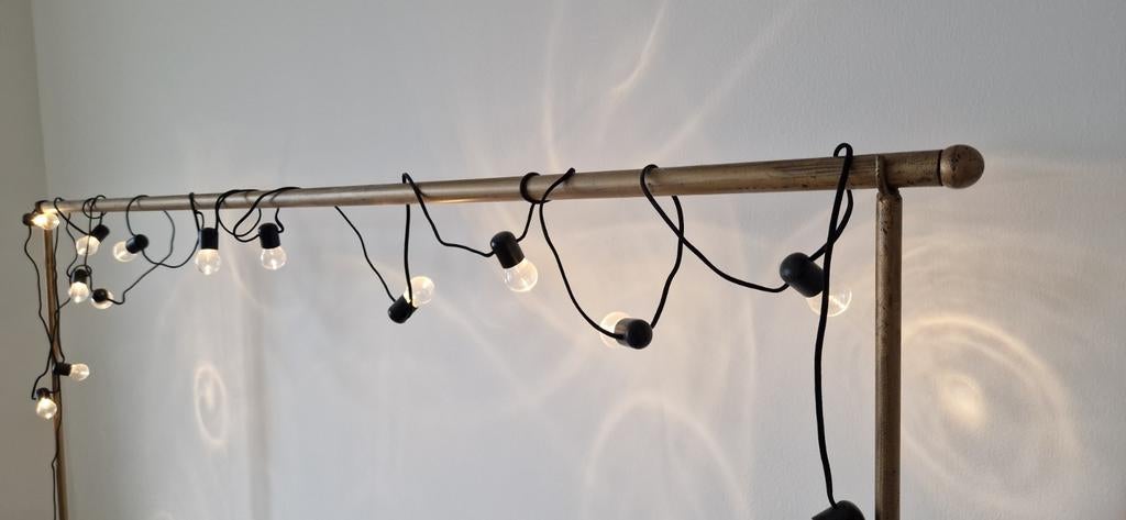 Tafel of bureau met sfeervolle verlichting, Ophalen