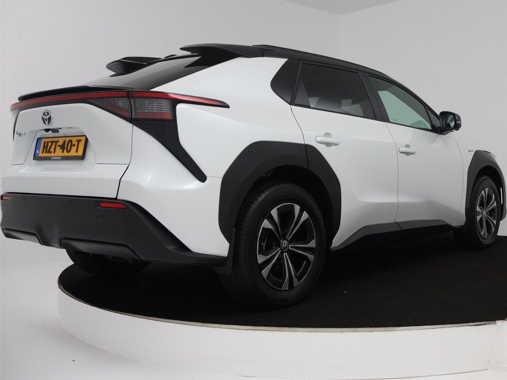 Toyota Bz4x Dynamic 71 kWh | Panoramadak | Spatlappen |, 12 maanden, 1885 kg, Leder en Stof, Wit