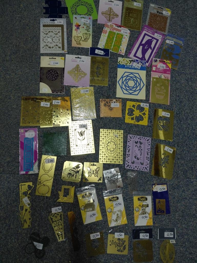 45 sjablonen/embosmallen, Ophalen of Verzenden, Zo goed als nieuw, Knutselmateriaal