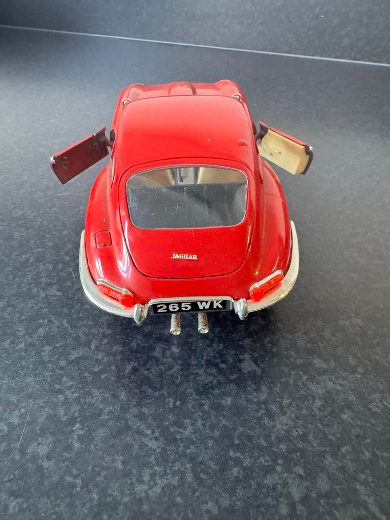 Jaguar E-Type Schaalmodel Rood - Gedetailleerd, Hobby en Vrije tijd, Modelauto's | 1:24, Zo goed als nieuw, Ophalen of Verzenden