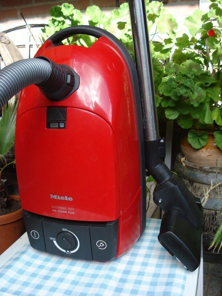te koop Miele stofzuiger 1600 watt, Gebruikt, 1600 tot 2000 watt, Miele, Regelbare zuigkracht