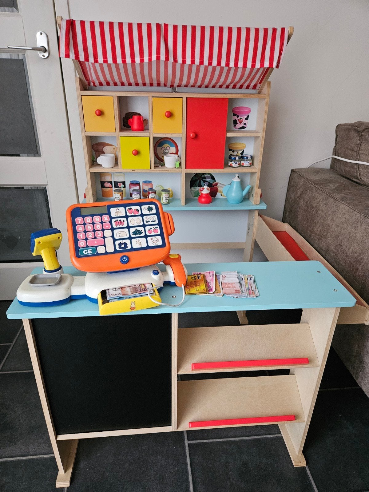 Leuk houten winkeltje met kassa, Ophalen, Zo goed als nieuw, Hout