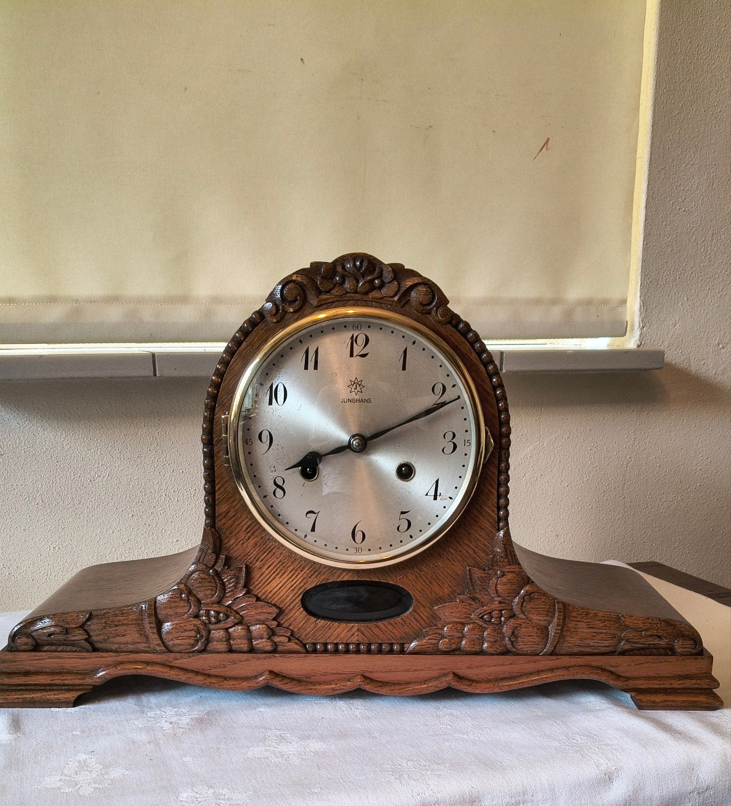 Antieke Junghans tafelklok in eikenhouten kast, 1934, Ophalen of Verzenden