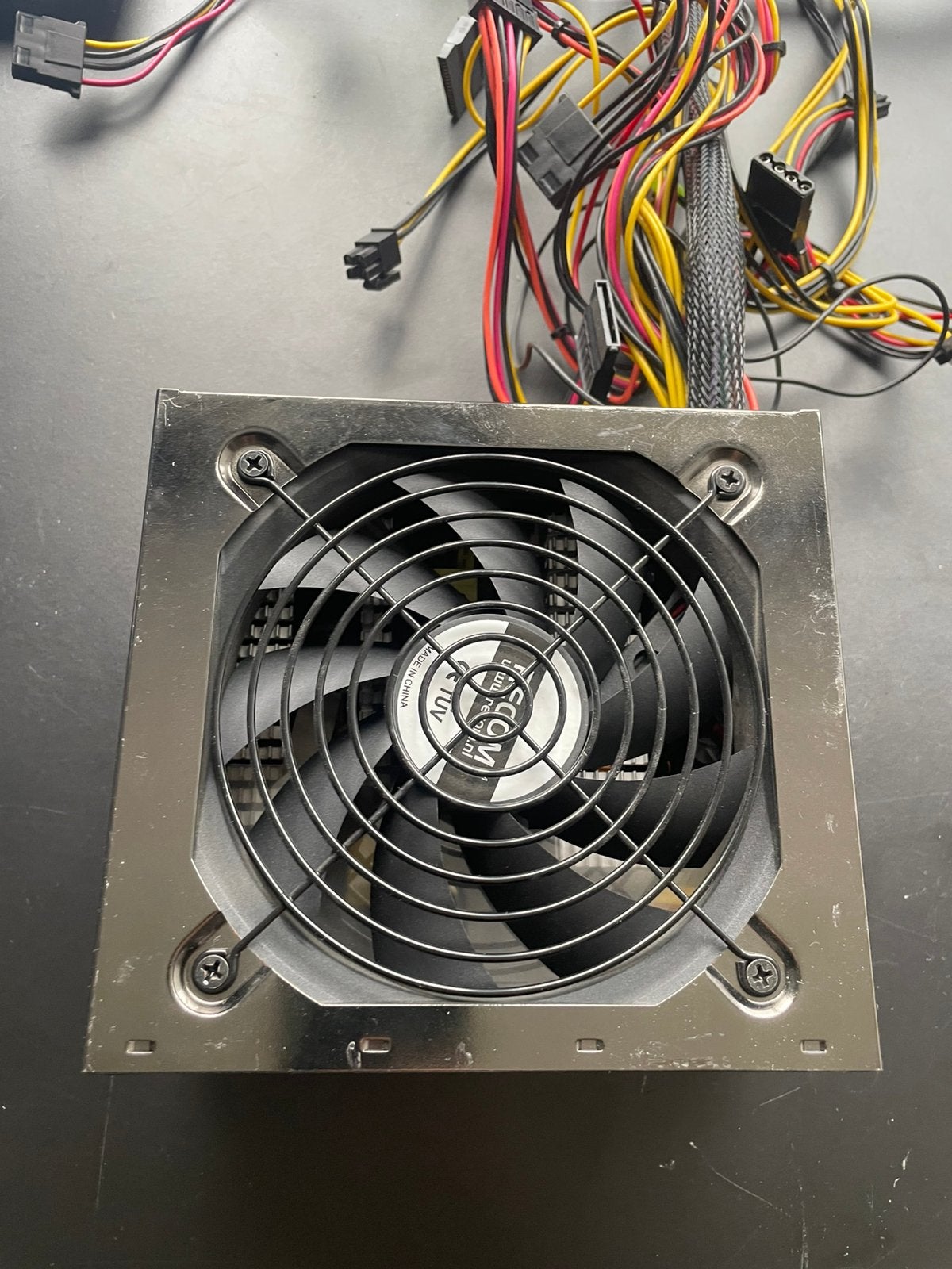 600 watt voeding, Ophalen of Verzenden, Zo goed als nieuw