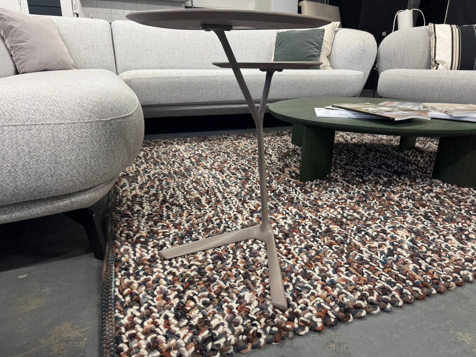 Showroommodel Leolux Portello | Spruzza 070 Taupe, Minder dan 55 cm, Leolux, Metaal of Aluminium, Nieuw