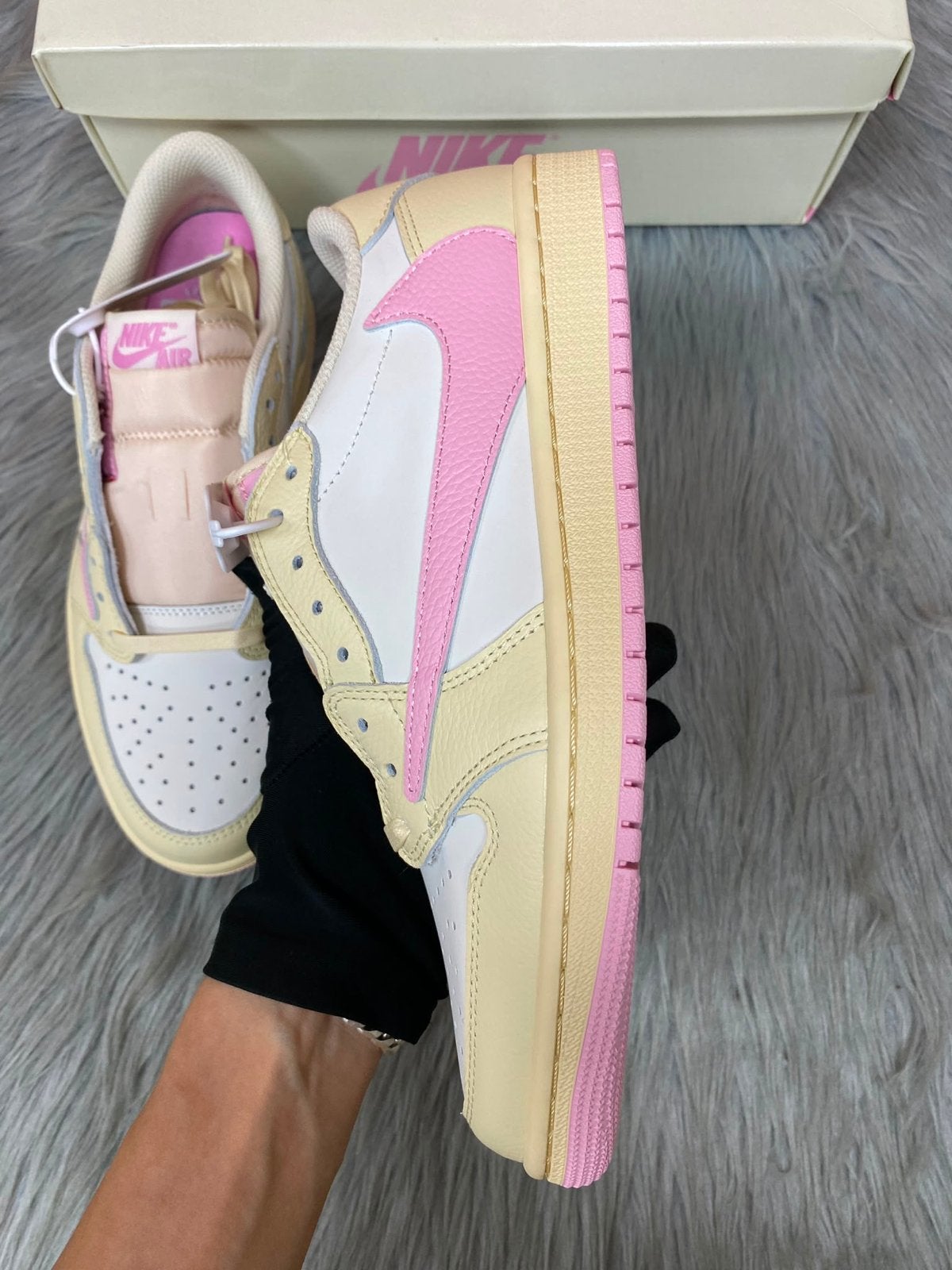 Nike Air Jordan 1 Low 'Pink Foam' - Maat 42 Travis Scott, Ophalen of Verzenden, Nieuw, Roze, Sneakers of Gympen