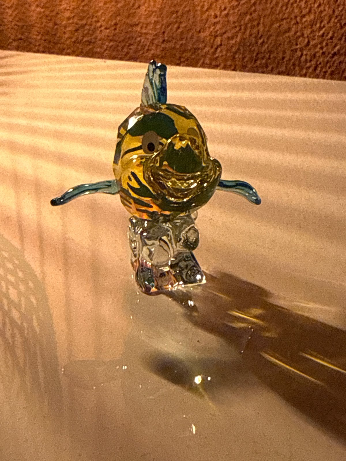 Glazen dolfijn beeldje - decoratief en kleurrijk, Verzamelen, Ophalen of Verzenden, Zo goed als nieuw, Overige soorten, Beeldje of Figuurtje