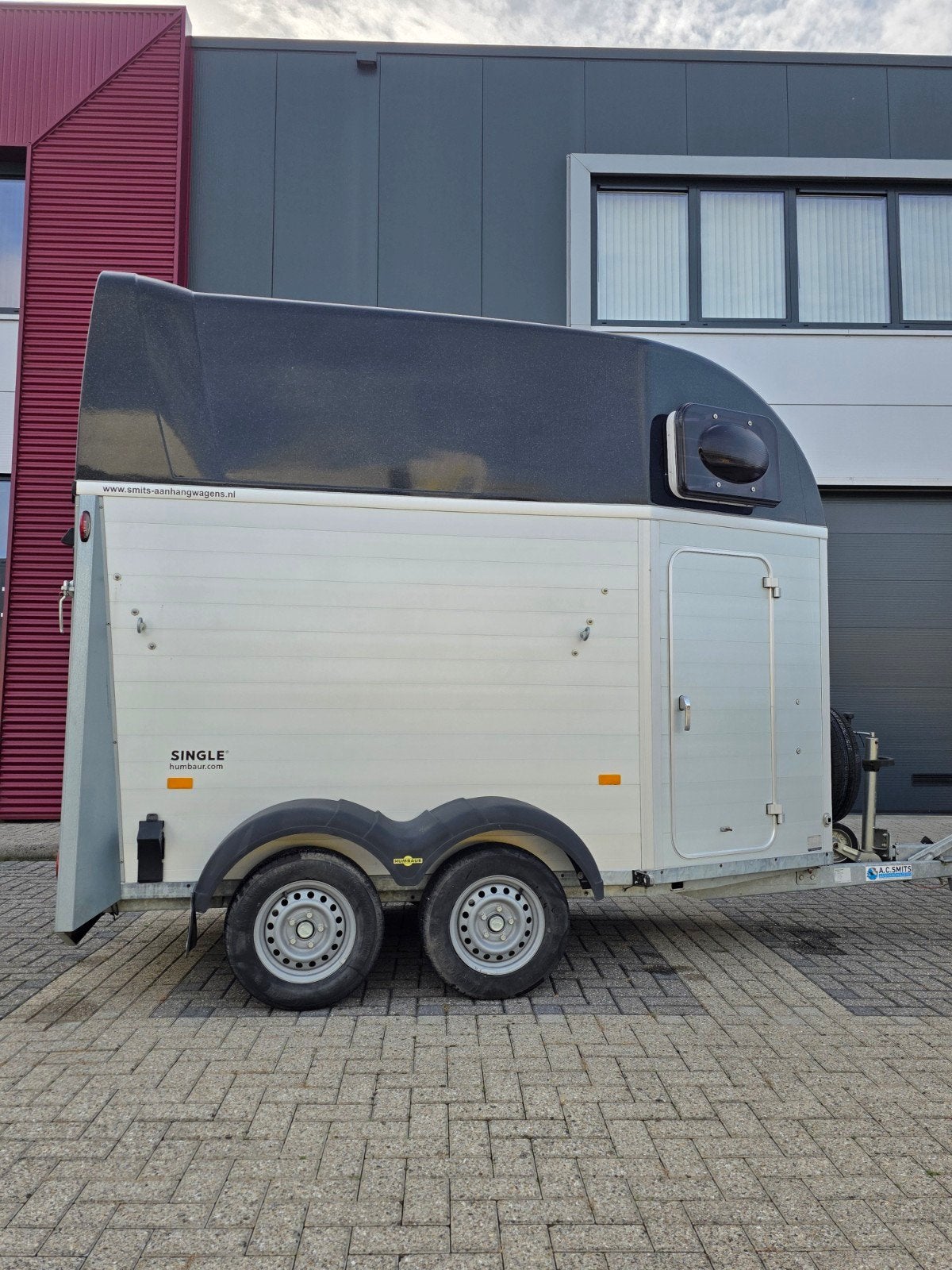 Humbaur Single Aluminium 1,5 paardentrailer met zadelkamer, Dieren en Toebehoren, Ophalen, Zo goed als nieuw, Aluminium, 1½-paards trailer