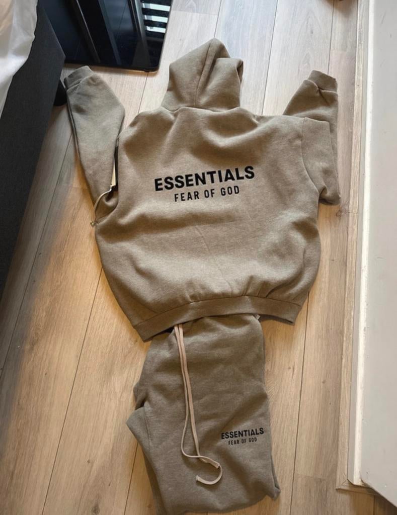 Essentials, Ophalen of Verzenden, Zo goed als nieuw