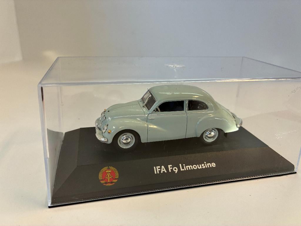 27454: IFA F9 Limousine - Atlas 1:43, Hobby en Vrije tijd, Modelauto's | 1:43, Auto, Ophalen of Verzenden, Zo goed als nieuw, Bachsatztstr. 54 D 72131 Ofterdingen, Germany
