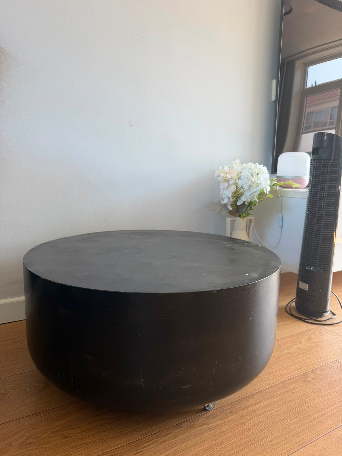 Ronde salontafel met wieltjes - donker bruin, Ophalen, Gebruikt, Rond, 50 tot 100 cm
