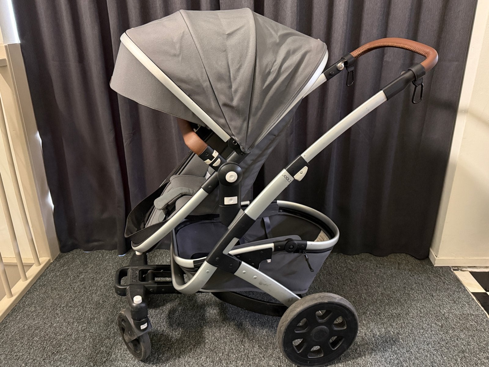 Joolz Geo 2 kinderwagen met reiswieg en accessoires, Kinderen en Baby's, Kinderwagens en Combinaties, Gebruikt, Combiwagen, Verstelbare duwstang