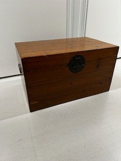 Stoere houten opbergkist met metalen sluiting, Ophalen, Minder dan 50 cm, Gebruikt, 50 tot 100 cm