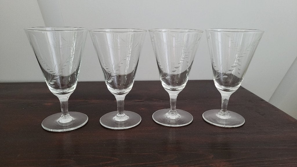 Gegraveerde glazen 2 stuks met takken hoogte 12,4 cm, Antiek en Kunst, Antiek | Glas en Kristal, Ophalen