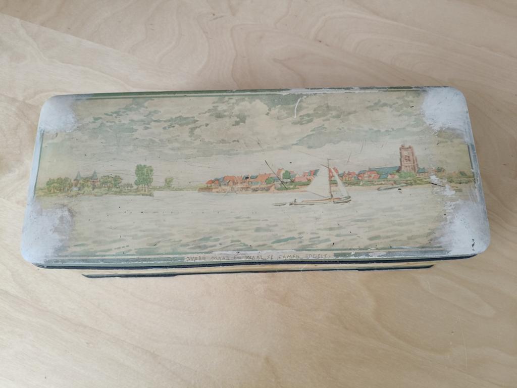 Vintage blikken trommel met Hollands landschap, Ophalen, Gebruikt, Koek(jes), Overige merken