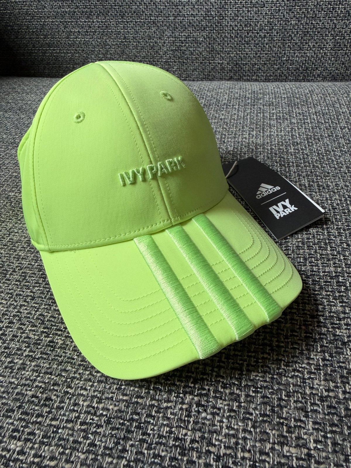 Adidas x Ivy Park Groene Tennispet One Size Nieuw, Ophalen of Verzenden, Nieuw, One size fits all, Pet