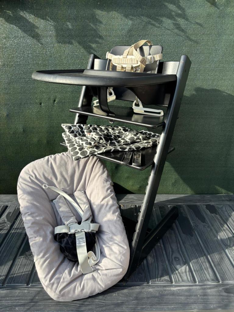 Zwarte Tripp Trapp Stokke stoel, compleet! Trip Trap zwart, Ophalen, Zo goed als nieuw, Meegroeistoel