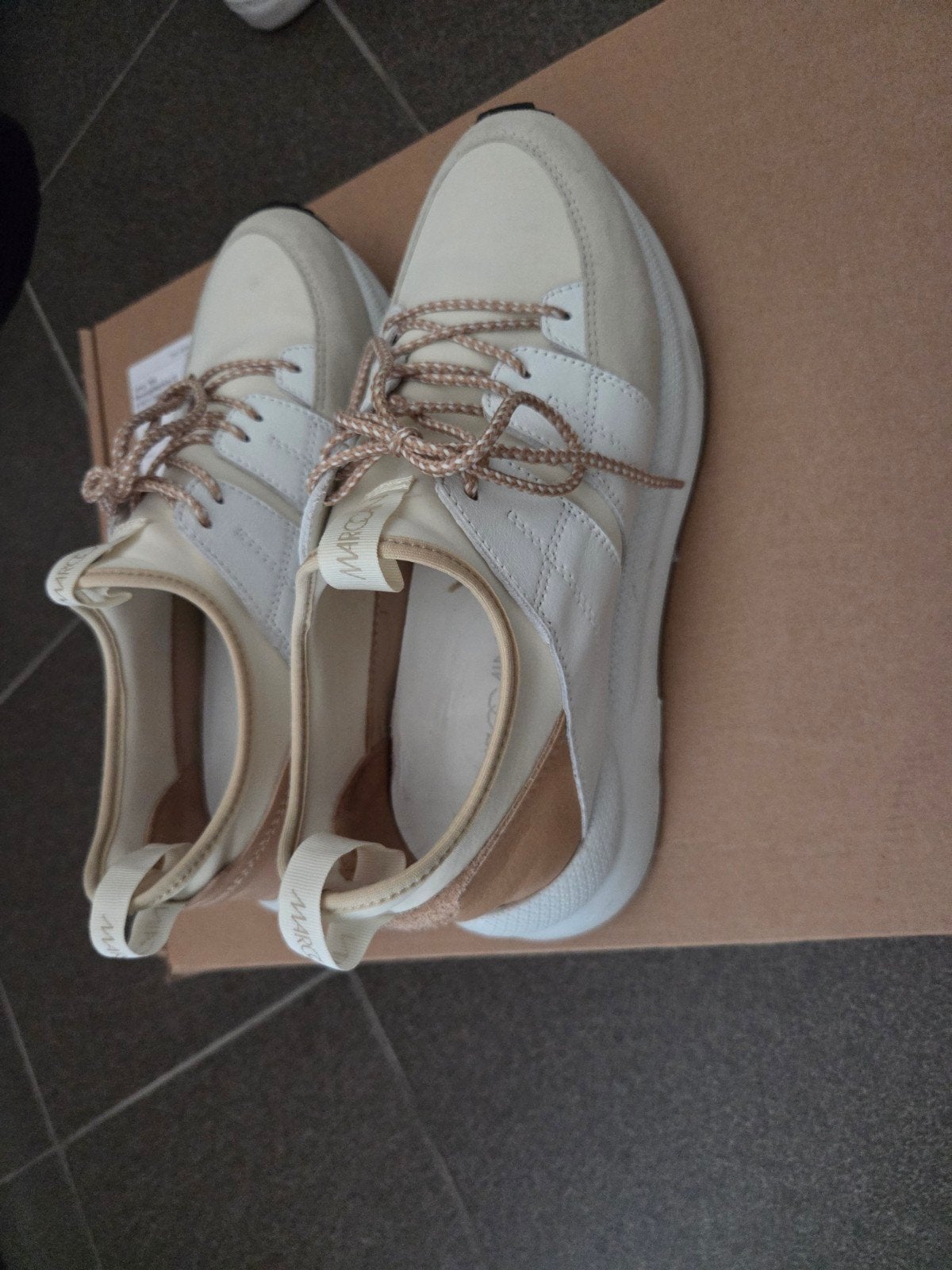 mooie instappers sneakers marccain, Ophalen of Verzenden, Zo goed als nieuw, Wit, Sneakers of Gympen