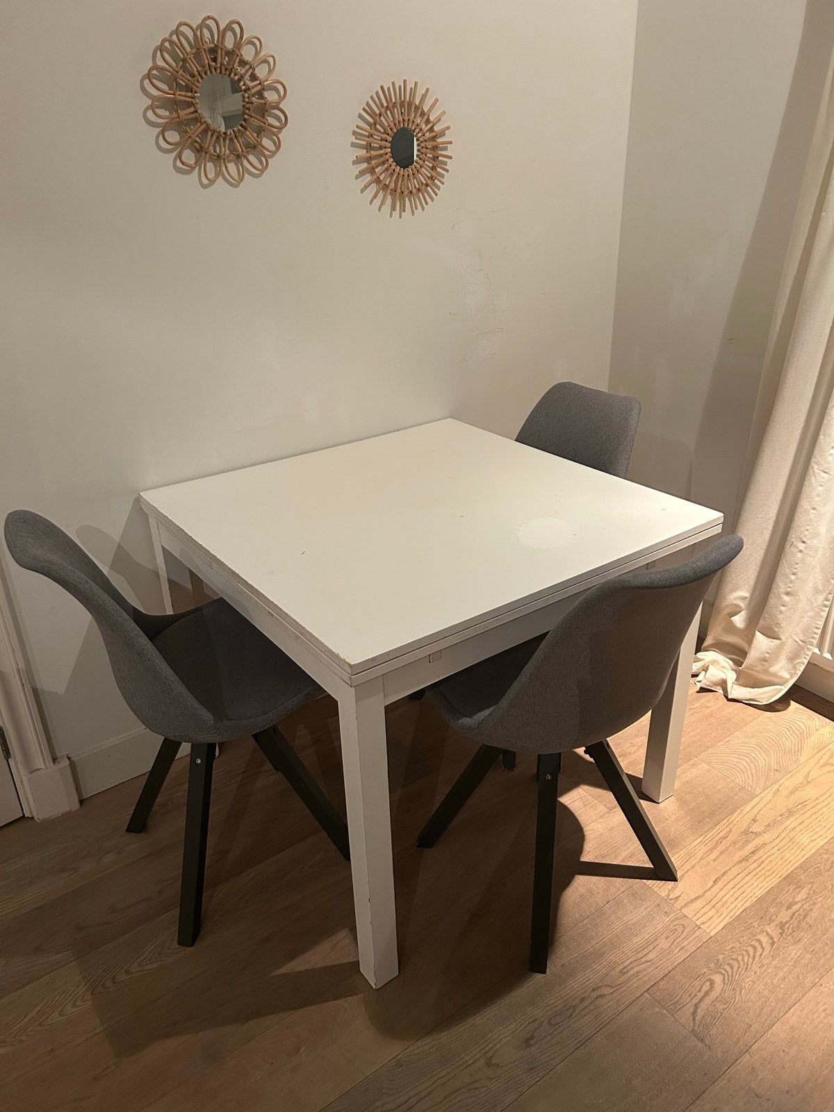 Uitschuifbare eettafel met 3 stoelen
