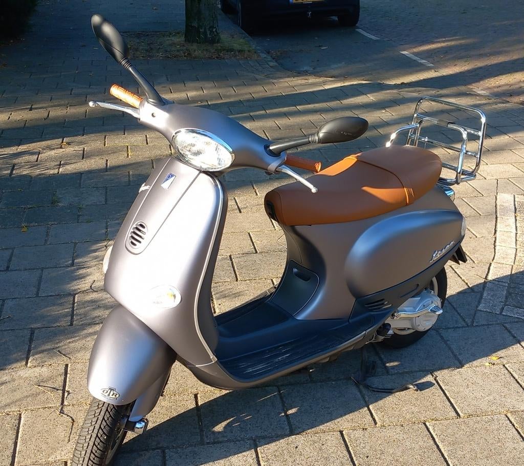 Vespa ET4-2v 50cc in topstaat! 5550km (brom), Fietsen en Brommers, Scooters | Vespa, Ophalen, Overige modellen, 49 cc, Zo goed als nieuw