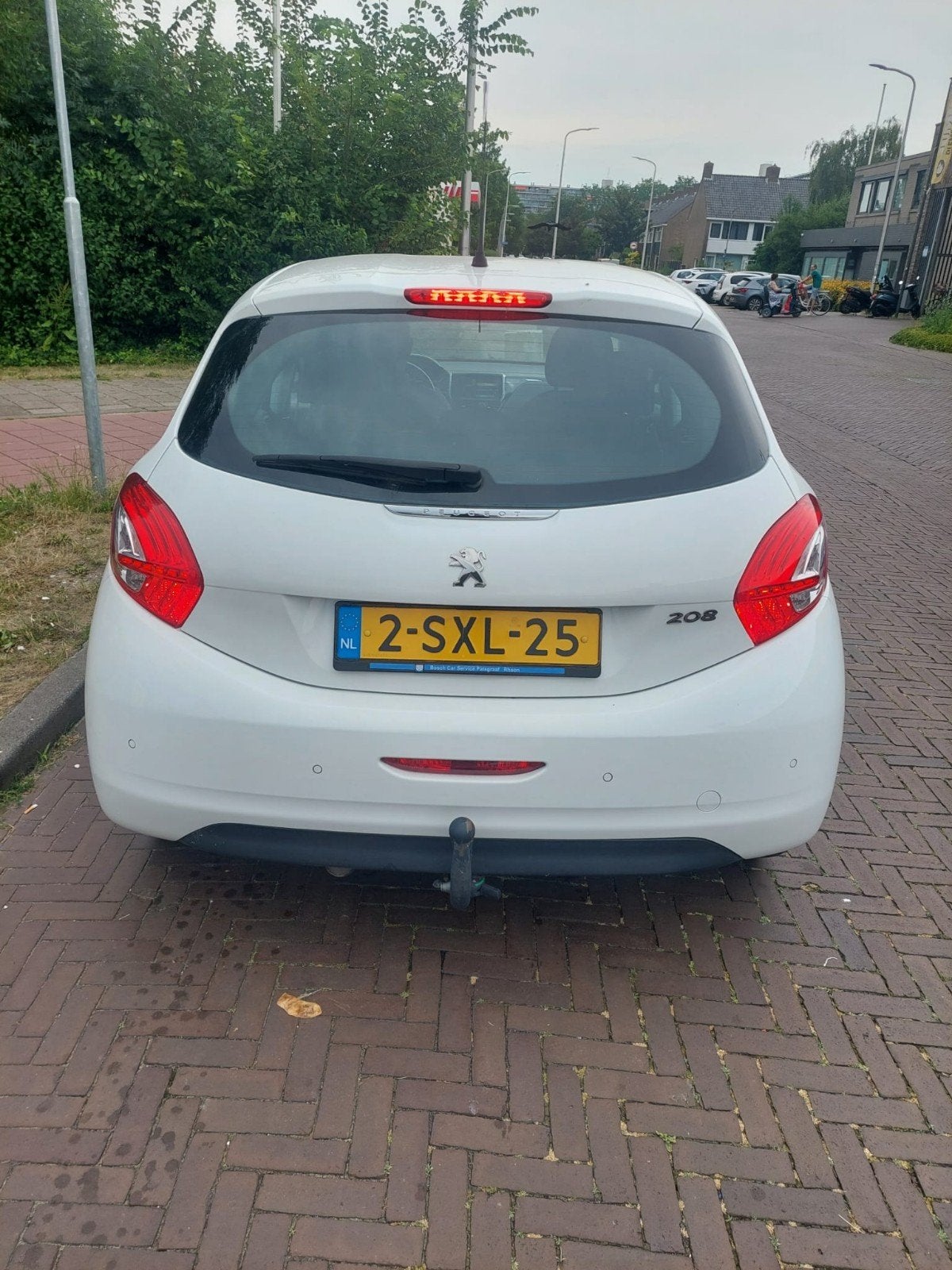 Peugeot 208 1.2 VTI 60KW/82PK 5-D 2014 Wit, Auto's, Peugeot, Voorwielaandrijving, Euro 5, Stof, 1199 cc