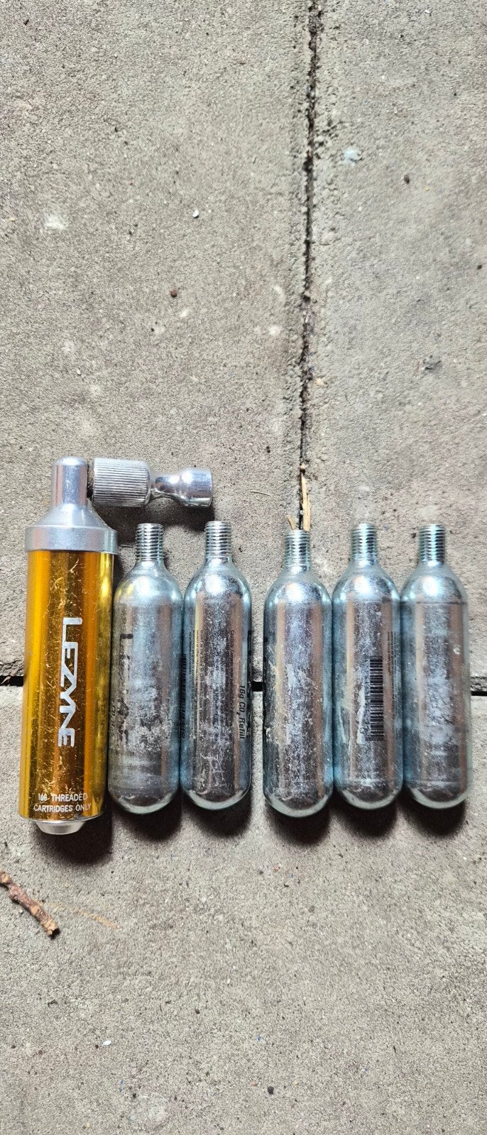 Lezyne CO2 pomp met 5 patronen, Ophalen of Verzenden, Gebruikt