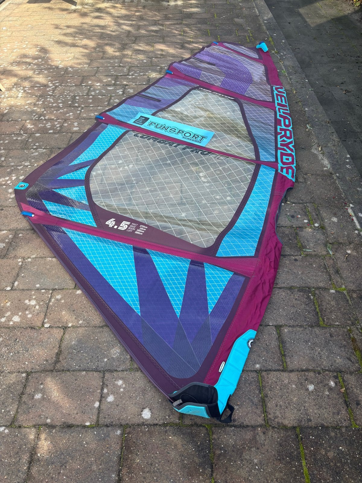 Neilpryde Combat Pro windsurfzeil 4.5 m², Watersport en Boten, 3.5 tot 5 m², Ophalen of Verzenden, Zo goed als nieuw, Neilpryde