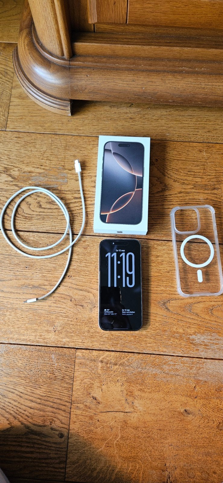 Apple iPhone 16 Pro, Ophalen of Verzenden, Zo goed als nieuw, 90 %, Goud