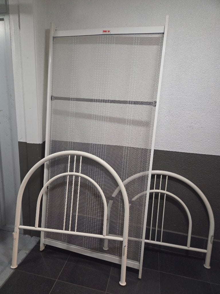 Metaal bed met spiraal bodem wit, Huis en Inrichting, Slaapkamer | Bedden, Ophalen, Gebruikt, 90 cm, Eenpersoons