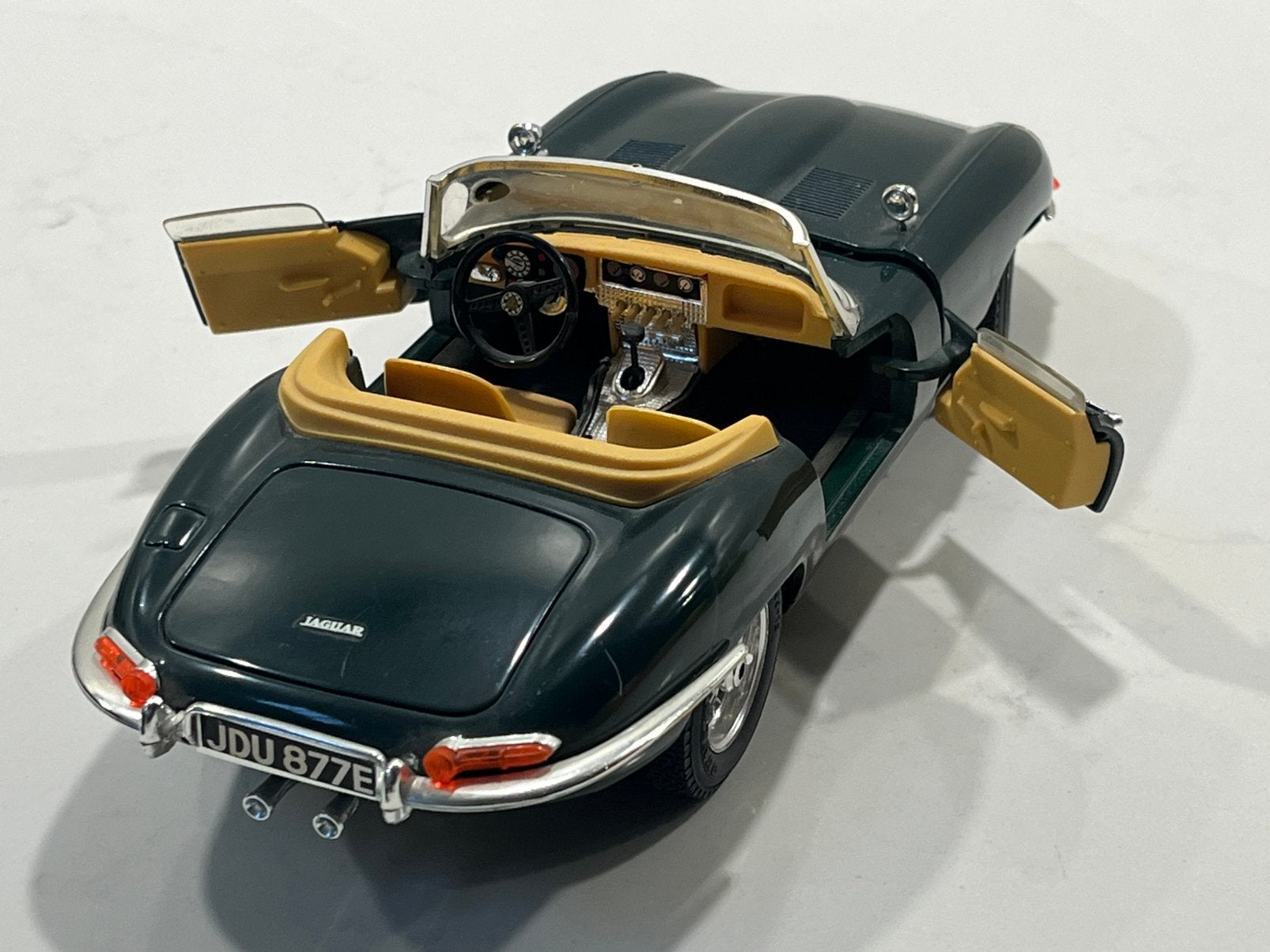 Modelauto Jaguar E-Type 1961 – Bburago 1:18 – Zonder doos, Hobby en Vrije tijd, Modelauto's | 1:18, Verzenden, Zo goed als nieuw