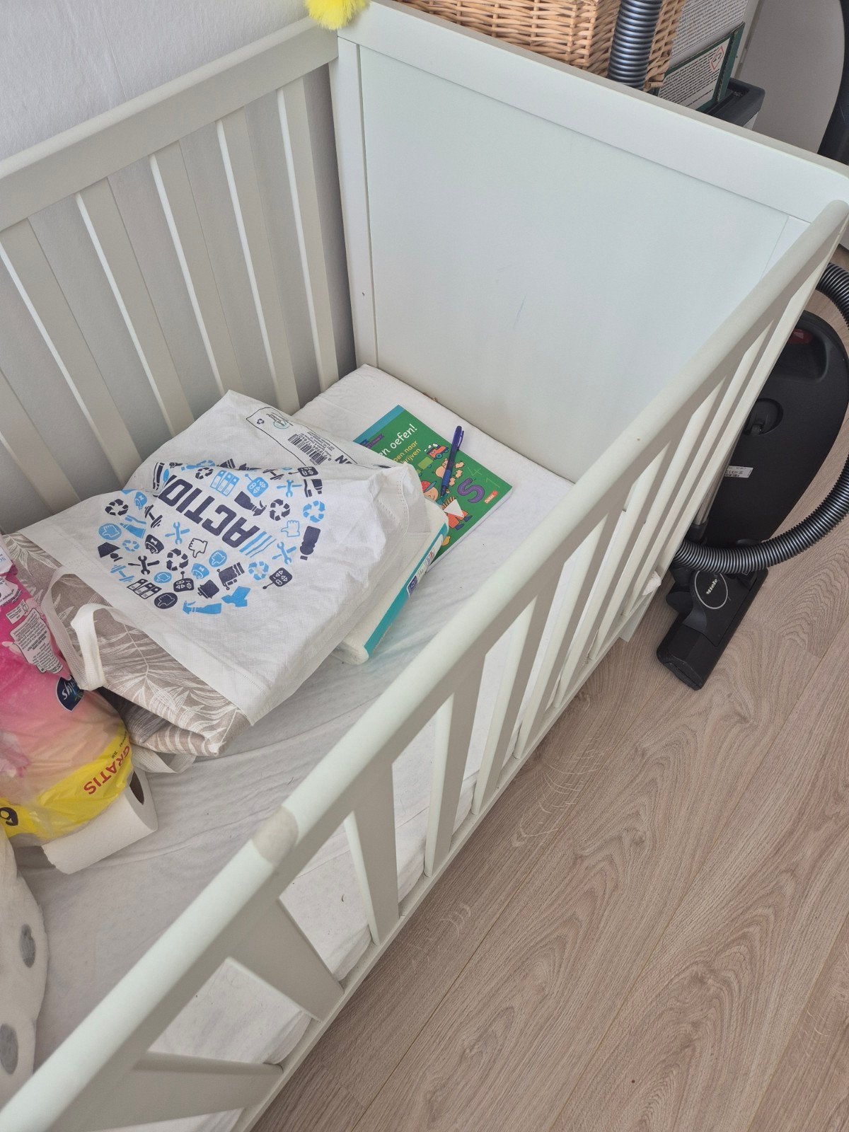 Babybedje zo goed als nieuw  incl matras, Ophalen, Zo goed als nieuw