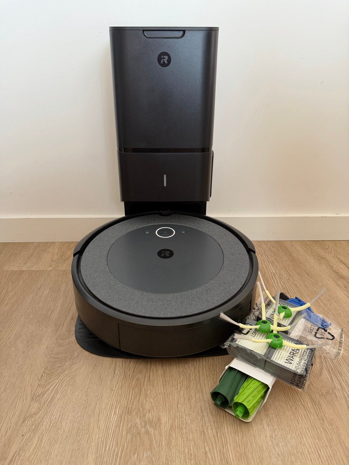 iRobot Roomba i5 Robotstofzuiger met leegstation, IRobot, Automatisch legen, Ophalen of Verzenden, Zo goed als nieuw
