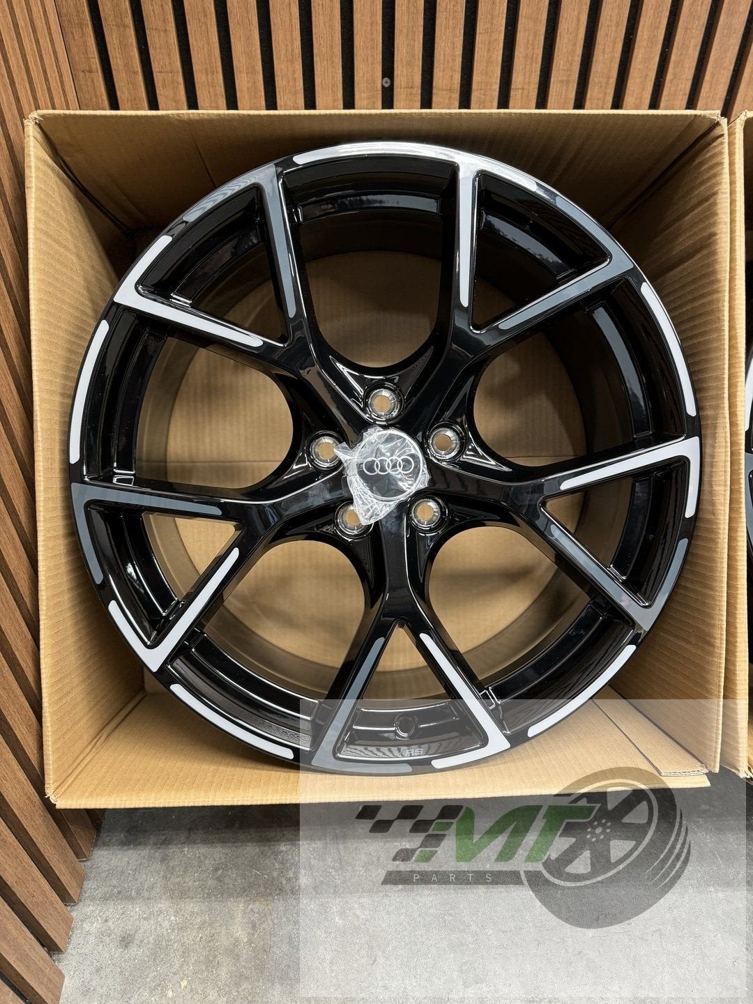 19" Audi RS3 8Y 8Y0601025BP ET25 Cerchi Jante Felgi NEW OEM, Auto-onderdelen, 19 inch, - Audi AG, -, -